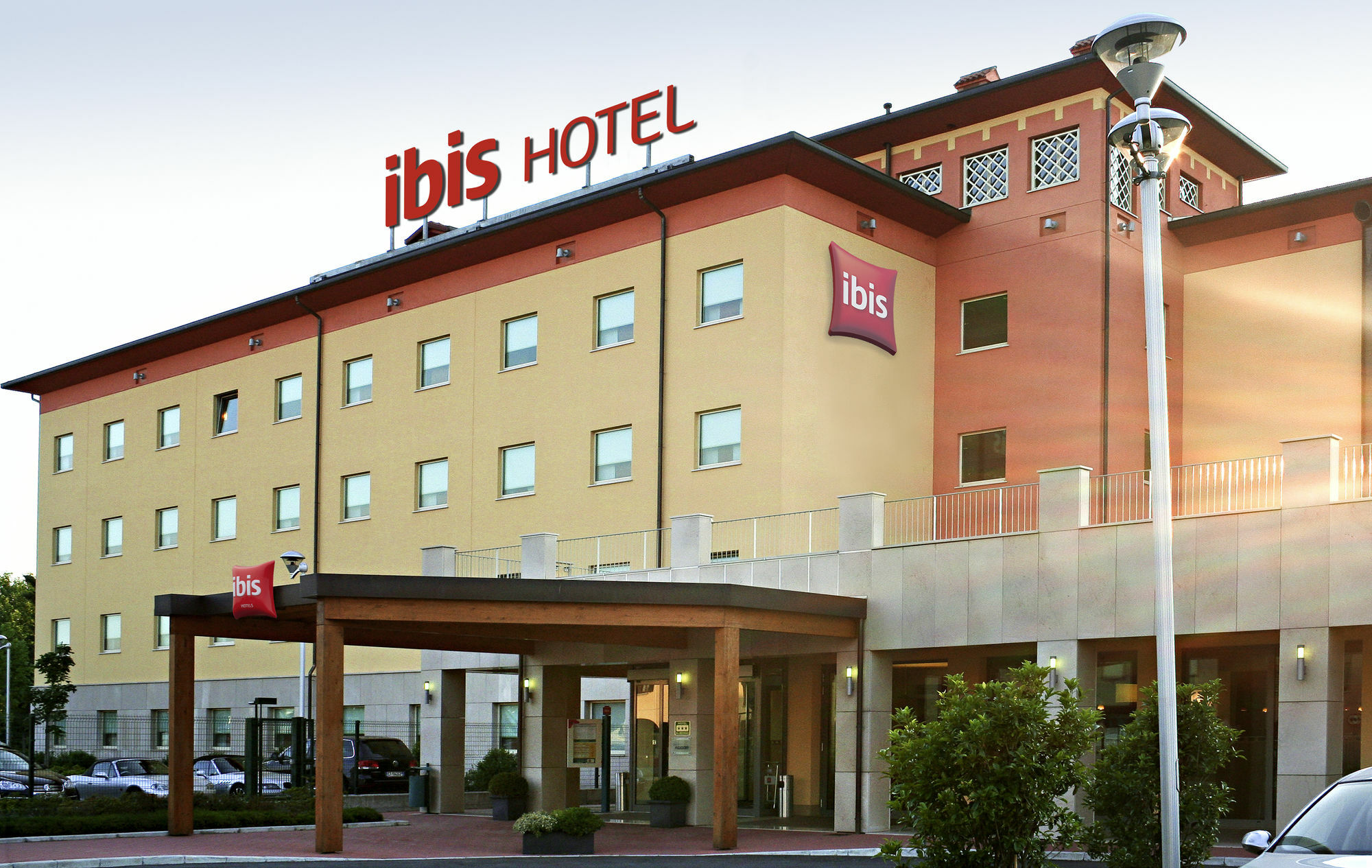 Ibis Como Grandate Exterior photo